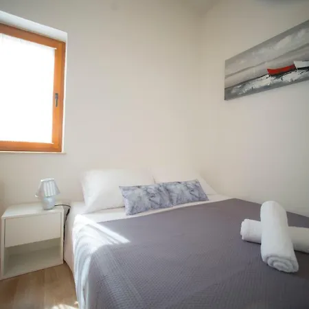 Apartment Up Apartment *